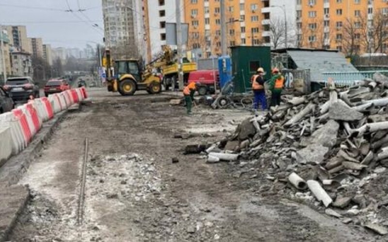 У Києві триває масштабний ремонт на Індустріальному шляхопроводі