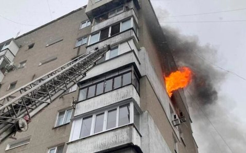 На Одещині співробітники ДСНС врятували чоловіка з інвалідністю з палаючої квартири