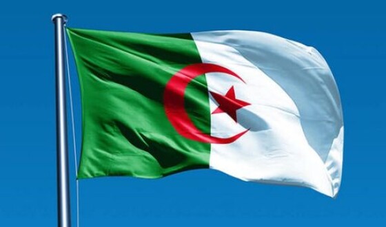 Алжир відкликав посла з Франції через скандал з Макроном