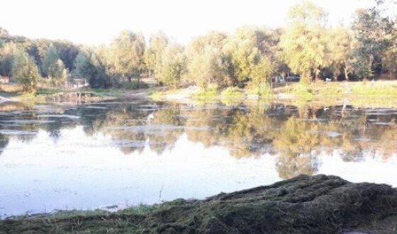 В Киеве очистят от мусора три озера
