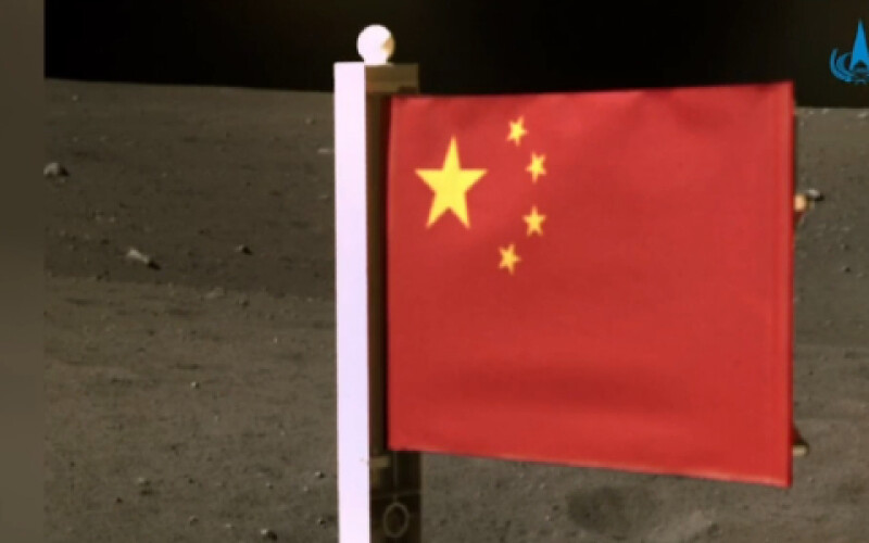 На Місяці встановили прапор Китаю. Фото