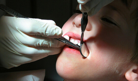 Кадри знущання українського стоматолога над дітьми потрапили у мережу. Відео