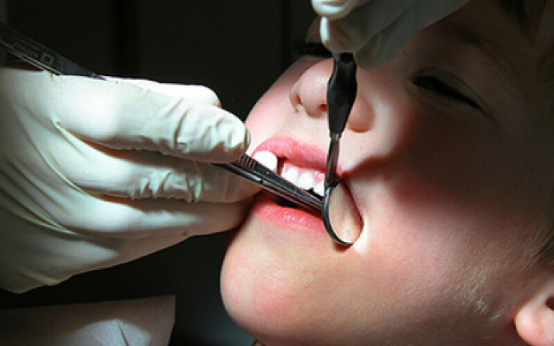 Кадри знущання українського стоматолога над дітьми потрапили у мережу. Відео