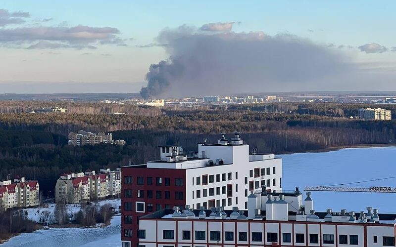 У Єкатеринбурзі палає завод «Полістирол-буд»