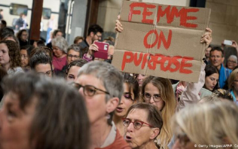 Жінки з 40 міст Швейцарії вийшли з протестами, вимагаючи більшої рівності