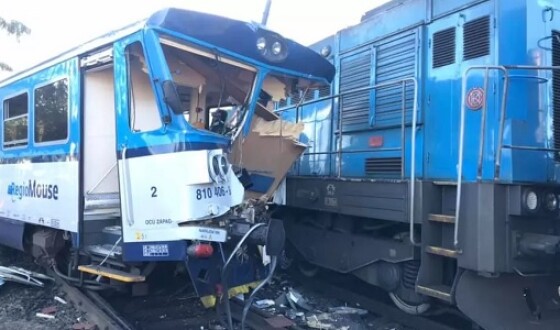 У Чехії при зіткненні двох поїздів постраждали 20 людей. ВІДЕО