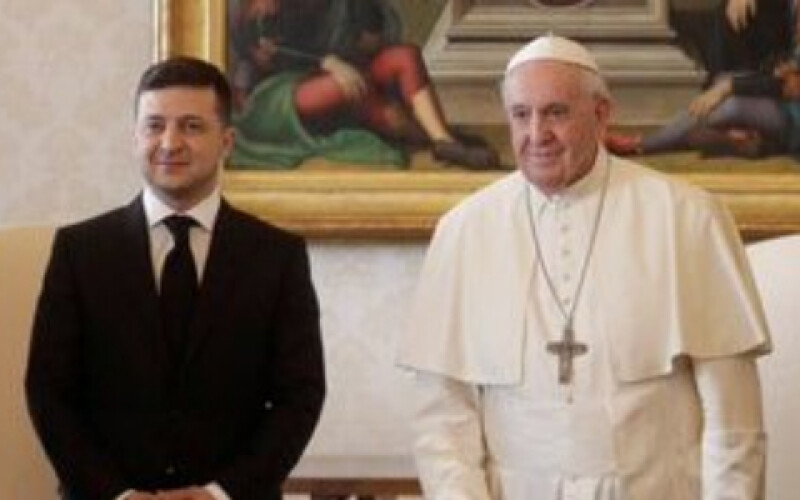 Зеленський попросив Папу Римського про допомогу у звільненні полонених на Донбасі