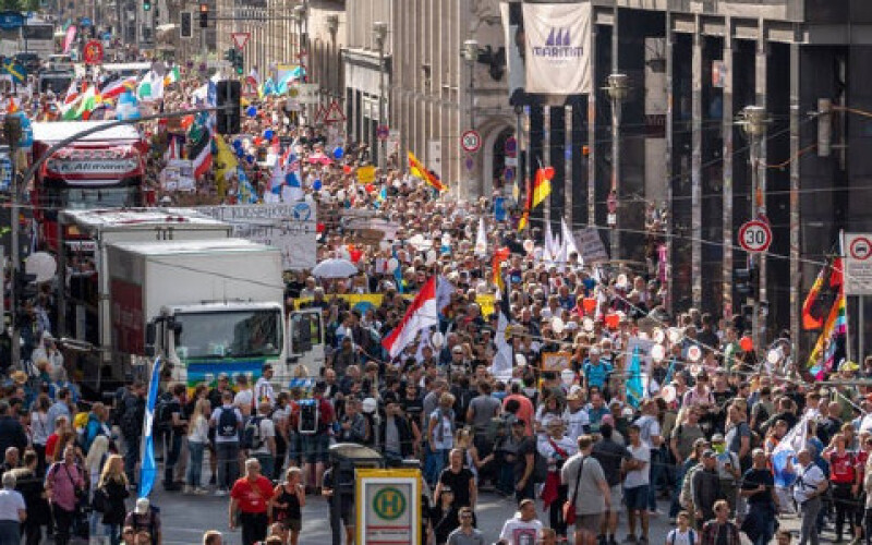На мітингу в Берліні почали скандувати «Путін!»