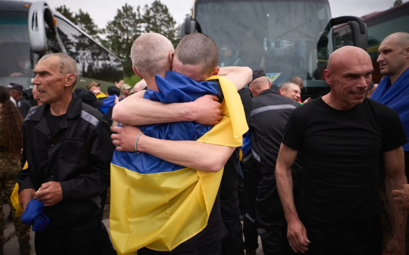 З полону вдалося повернути вже понад 6400 українців — Зеленський