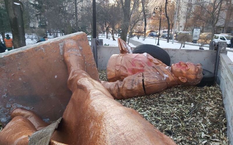 З Києва приберуть монумент льотчика Чкалова