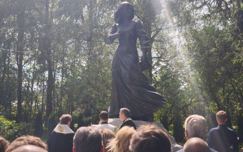 У Підмосков&#8217;ї відкрили пам&#8217;ятник пропагандистці Дар&#8217;ї Дугіній