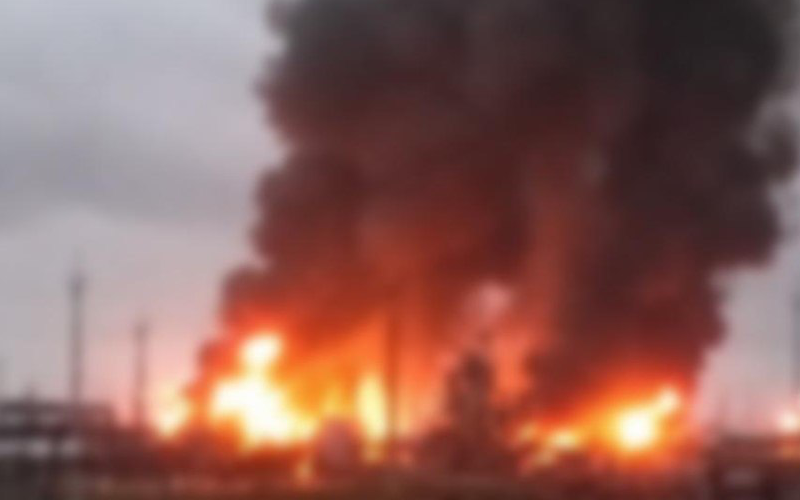 У Краснодарському краї РФ після атаки дронів спалахнула нафтобаза
