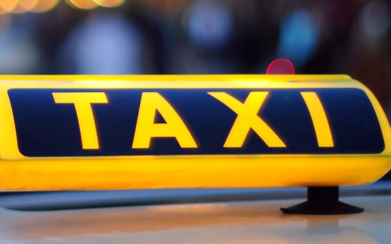 У Києві можуть дозволити таксі працювати вночі