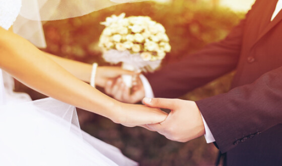 Украинцы массово хотят пожениться 20 февраля