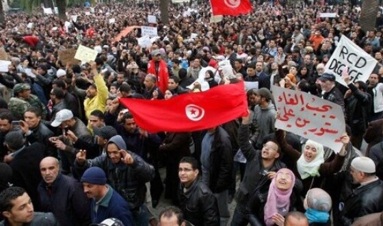 До столиці Тунісу введено війська, кордони і аеропорти закриті