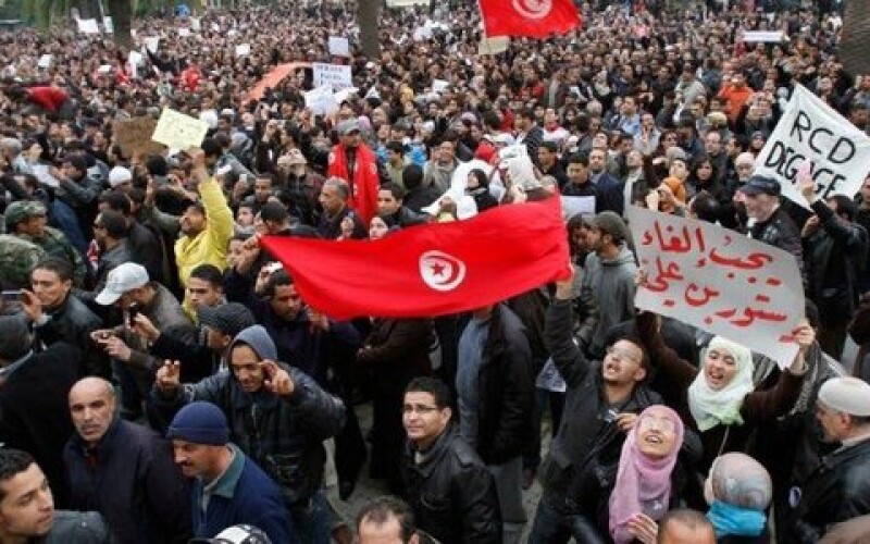 До столиці Тунісу введено війська, кордони і аеропорти закриті