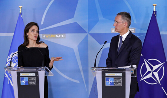 Анджелина Джоли посетила штаб-квартиру НАТО