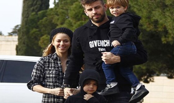 Шакира с мужем и детьми проводит время в Барселоне