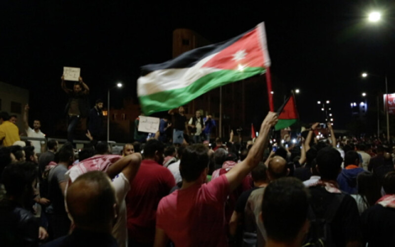 В Йорданії тривають протести, жителів не влаштовує введення комендантської години