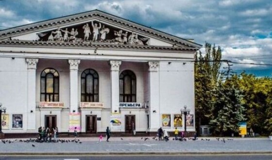 Російські фашисти скинули надпотужну бомбу на Драмтеатр Маріуполя