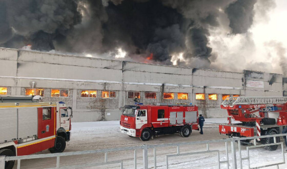 На складі у російському Красноярську сталася велика пожежа