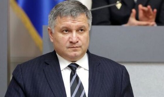 Украинцы просят Президента рассмотреть отставку министра Арсена Авакова