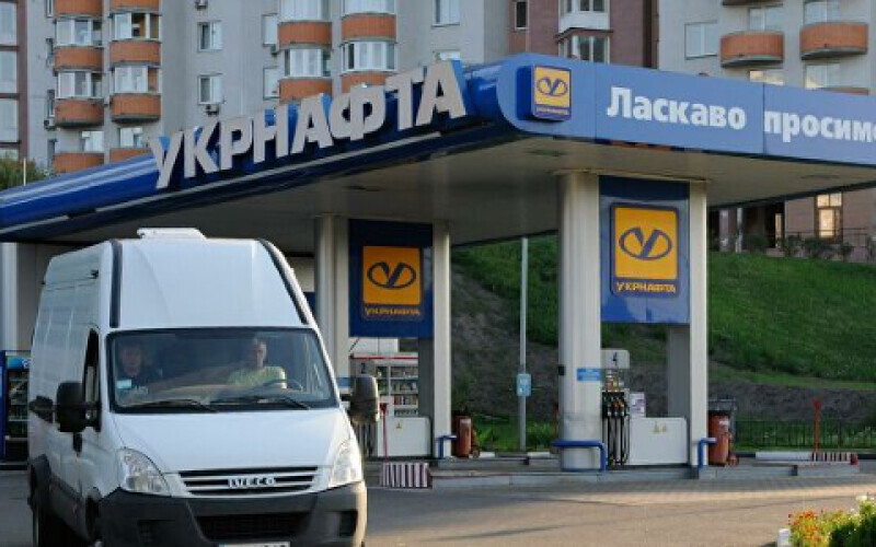 «Укрнафта» задешево продає олігархам арештований газ