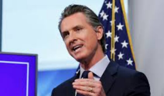 Губернатор Каліфорнії створив комітет для боротьби зі спробами позбавити його влади