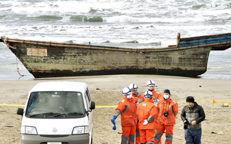 У берегов Японии обнаружили лодку с останками восьми человек