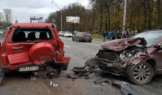 В Киеве столкнулись две машины, пострадали дети