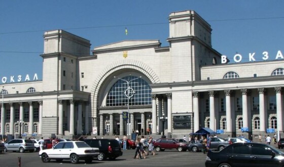 У Дніпрі на залізничному вокзалі вбили чоловіка
