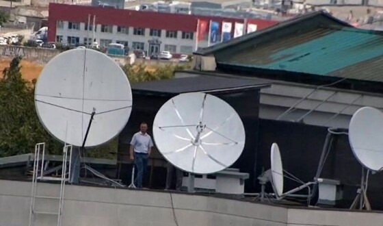 Росія шпигує за Молдовою через супутникові тарілки на даху посольства
