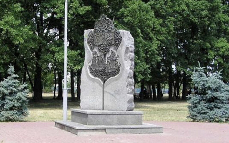 У Києві знесли пам&#8217;ятник на честь дружби з Москвою