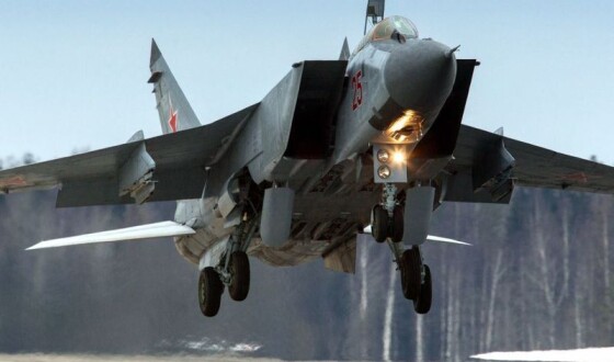З білоруських військових аеродромів злетіли винищувачі