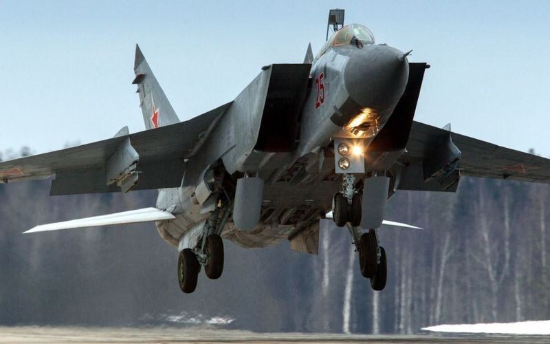 З білоруських військових аеродромів вилетіли ворожі винищувачі