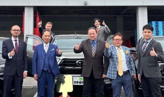 Японські парламентарі зібрали гроші та придбали 20 автомобілів для ЗСУ