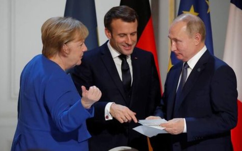 Путін обговорив з Меркель і Макроном процес розв&#8217;язання конфлікту на Донбасі