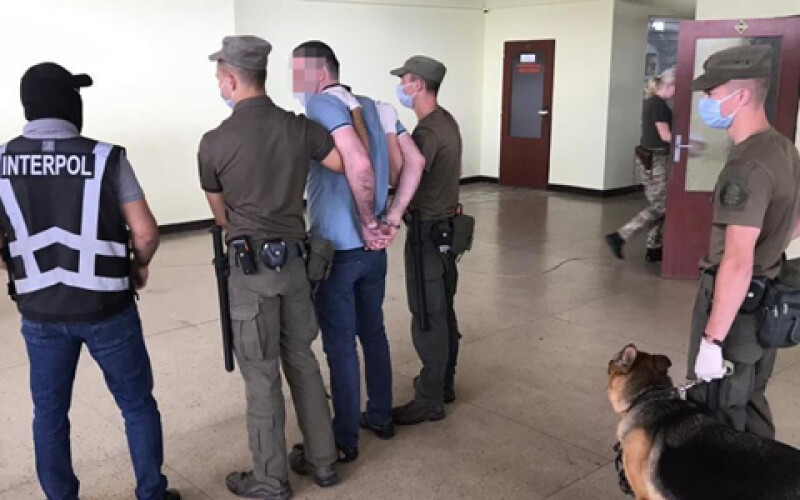 Закарпатська поліція екстрадувала до Угорщини двох злочинців