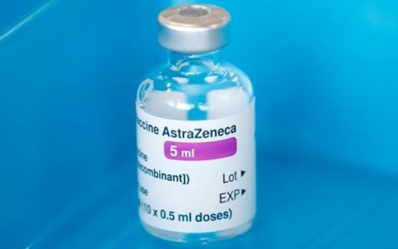 У Франції після вакцинації від коронавірусу препаратом AstraZeneca померла жінка