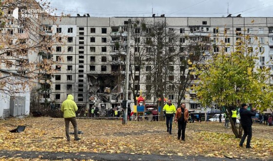 На Салтівці, у Харкові, ворог вдарив КАБом по житловому будинку