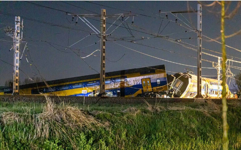 У Нідерландах потяг зійшов із рейок після зіткнення з краном, є загиблі