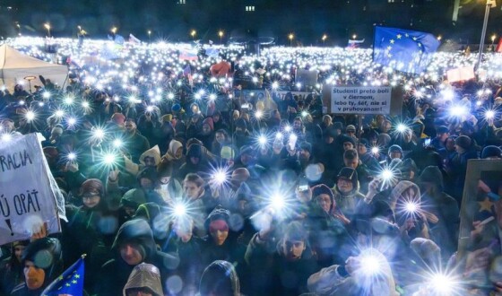 У Словаччині тисячі людей вийшли на масові акції протесту проти прем’єра Роберта Фіцо