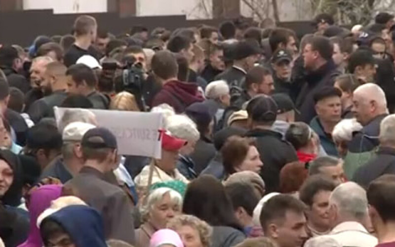 Украинцы массово выходят на протесты против коррупции. Видео