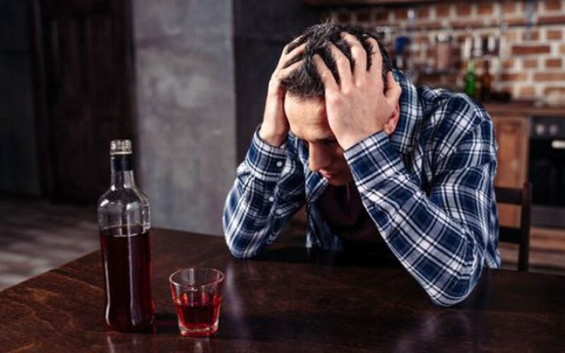 Мозок людини після вживання алкоголю відновлюється приблизно сім місяців
