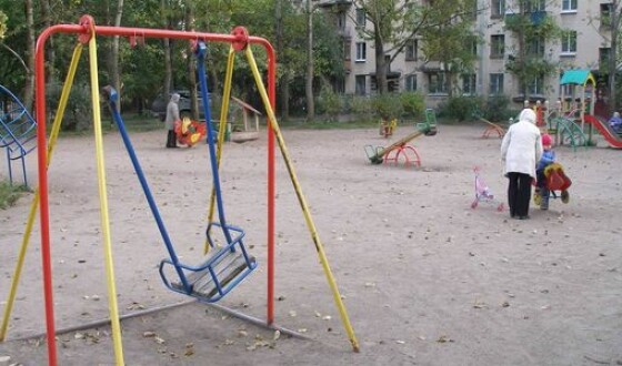 По Украине обнаружены аварийные детские площадки
