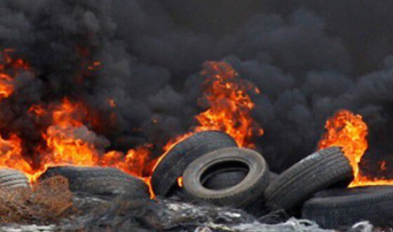 У Кувейті загорілося найбільше в світі звалище використаних автомобільних покришок