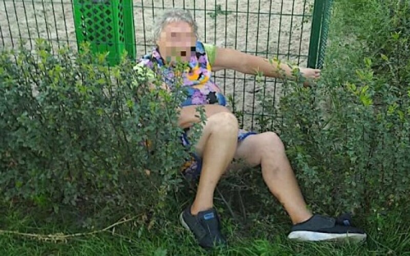 У київському парку на Троєщині затримали пенсіонерку-збоченку