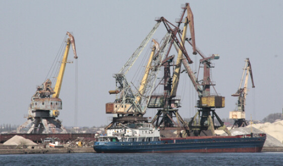 У порту Бердянська окупанти підняли затонулий десантний корабель &#8220;Саратов&#8221;