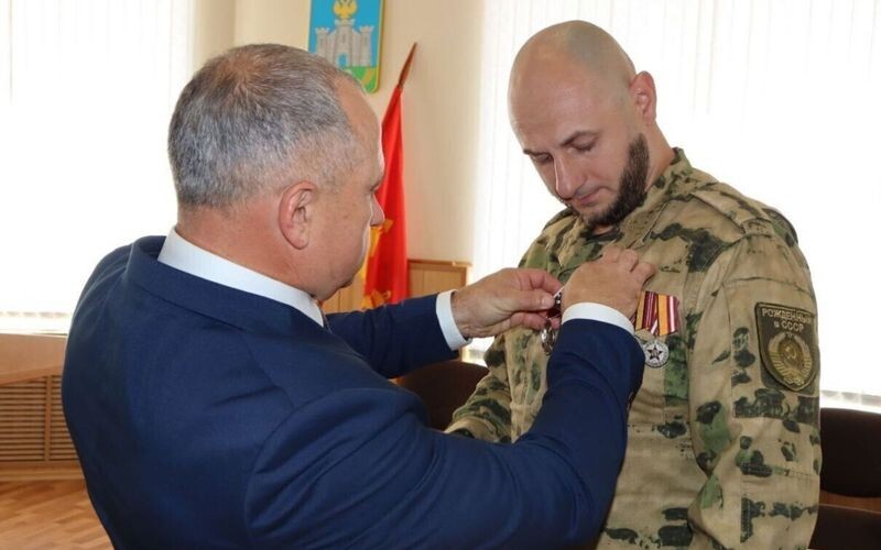 В Орловській області нагородили учасника вторгнення в Україну, раніше засудженого за вбивство