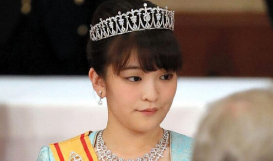 Японці вийшли на протест через весілля принцеси Мако